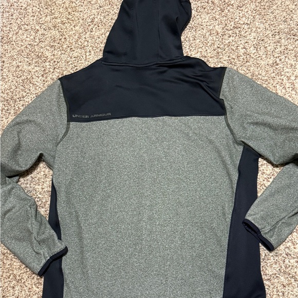 Under Armour Cold Gear Gray and Black Men's Hoodie Size Medium - Picture 2 of 6